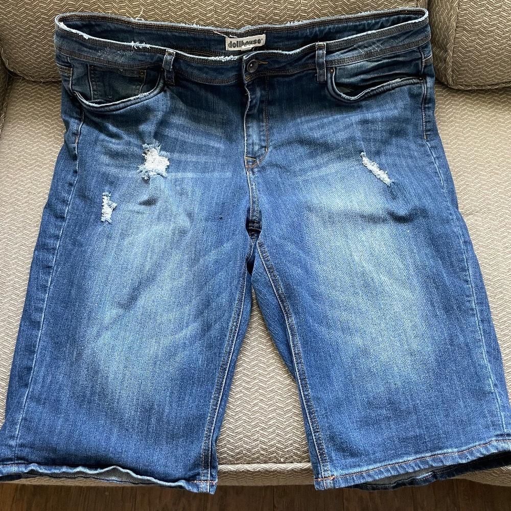 Dollhouse Distressed Shorts size 20